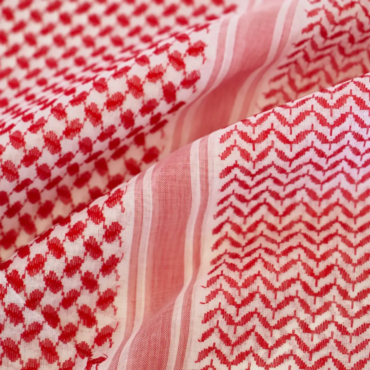 كندورة إماراتية فاخرة بتصميم أصيل وجودة عالية